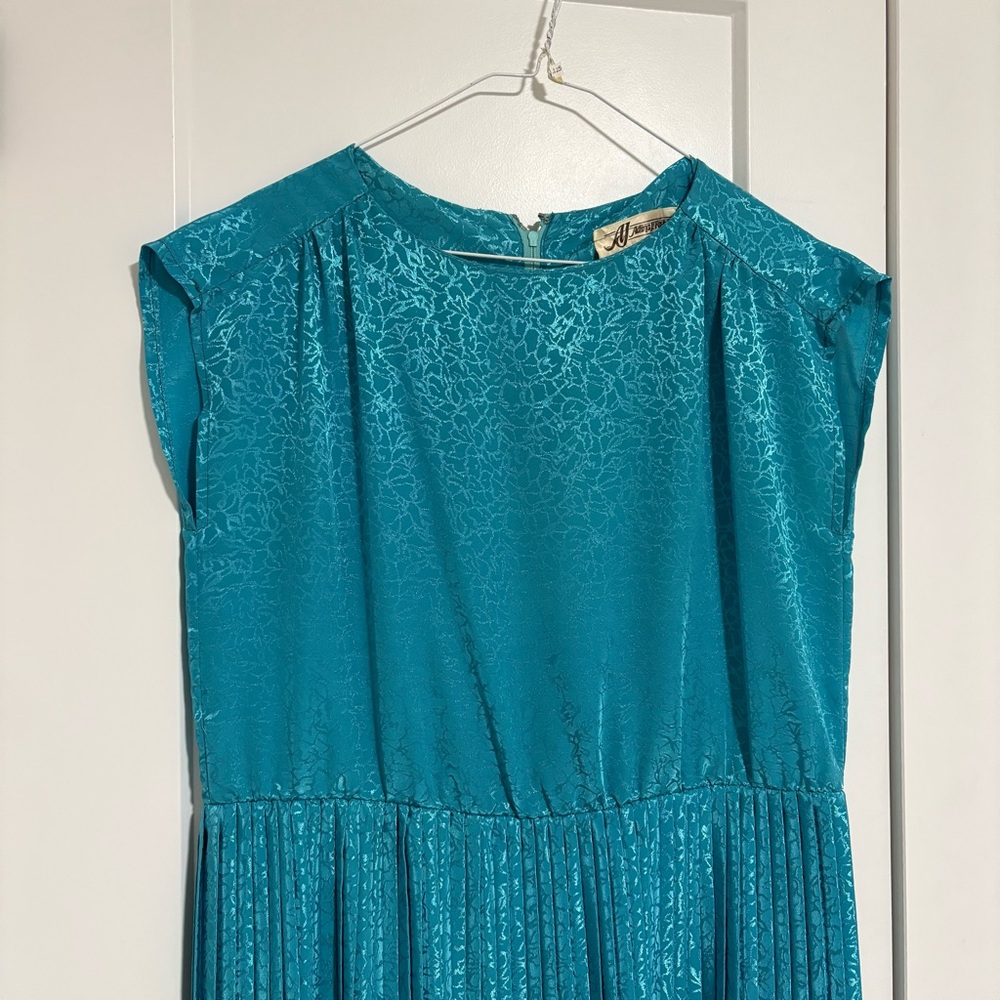 Vintage Pleated Teal Sleeveless Midi Dress Size Medium - Picture 3 of 10